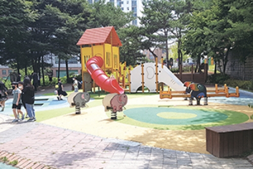 [생활] 신읍동 어린이공원 새롭게 단장… 도심속 놀이공간 각광